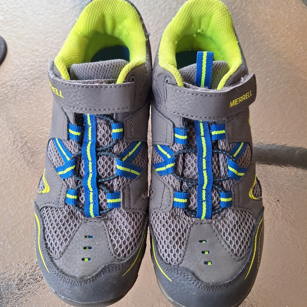 Merrell hiking sneakers. Big boys size 4.5